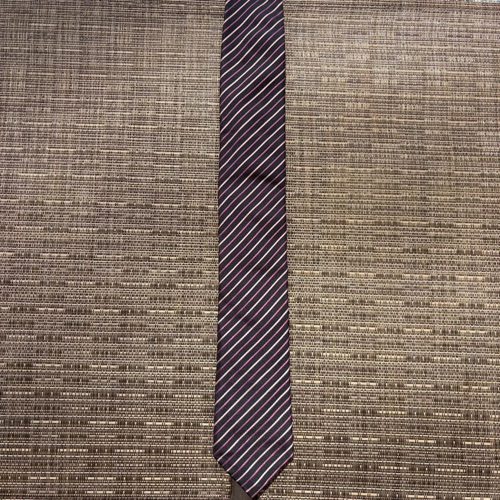 Boss Hugo Boss silk Navy Tie with Pink and White Diagonal Stripes Italy